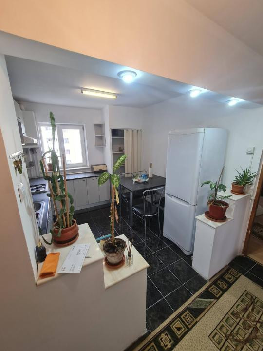 Apartament 3 camere, 2 bai,decomandat, 78 mp, etaj intemediar, parcare, Calvaria