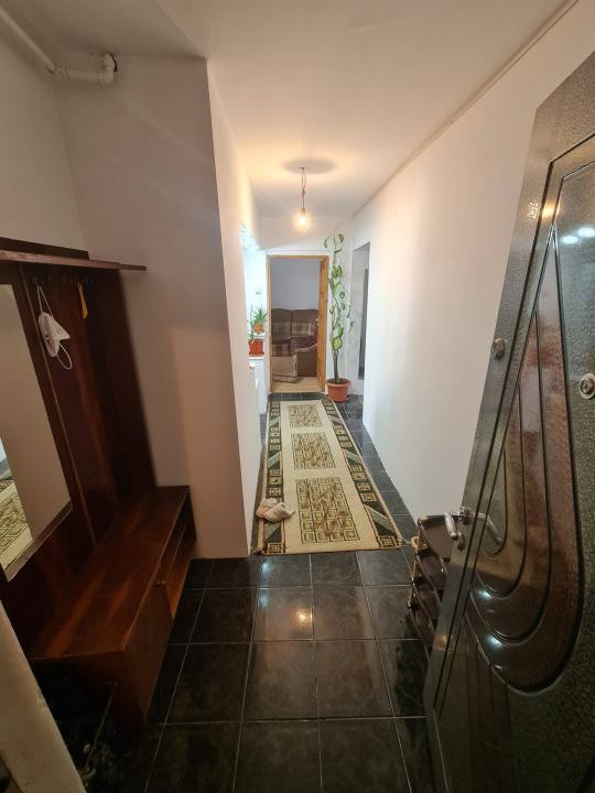 Apartament 3 camere, 2 bai,decomandat, 78 mp, etaj intemediar, parcare, Calvaria
