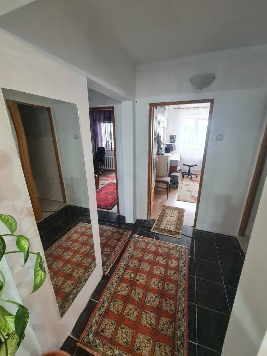 Apartament 3 camere, 2 bai,decomandat, 78 mp, etaj intemediar, parcare, Calvaria