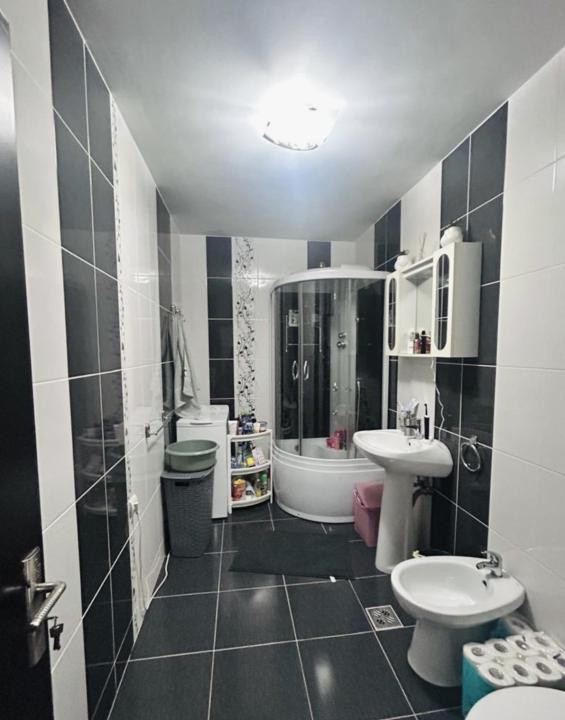 Apartament de vânzare in zona Florilor,etaj intermediar