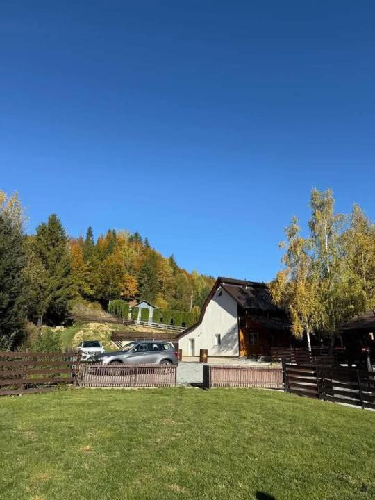 Cabana la Lac Colibița 8 camere, terase si 1650 mp teren