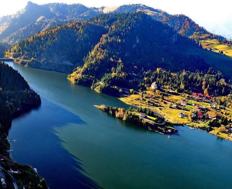 Cabana la Lac Colibița 8 camere, terase si 1650 mp teren