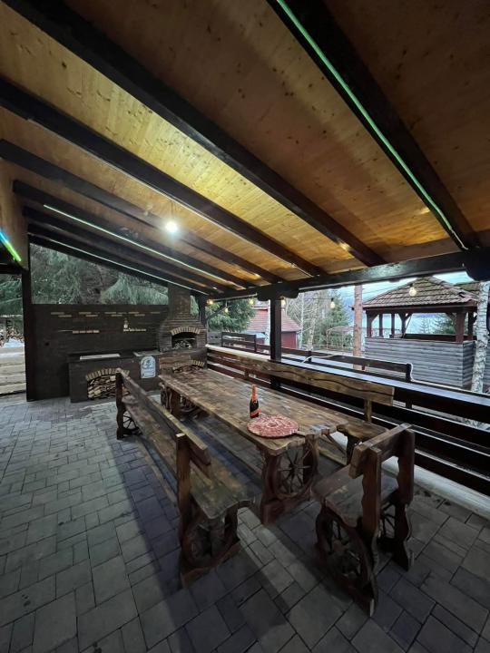 Cabana la Lac Colibița 8 camere, terase si 1650 mp teren