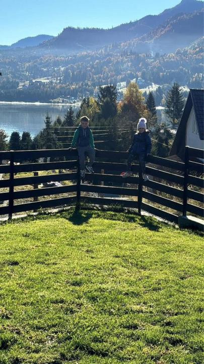 Cabana la Lac Colibița 8 camere, terase si 1650 mp teren