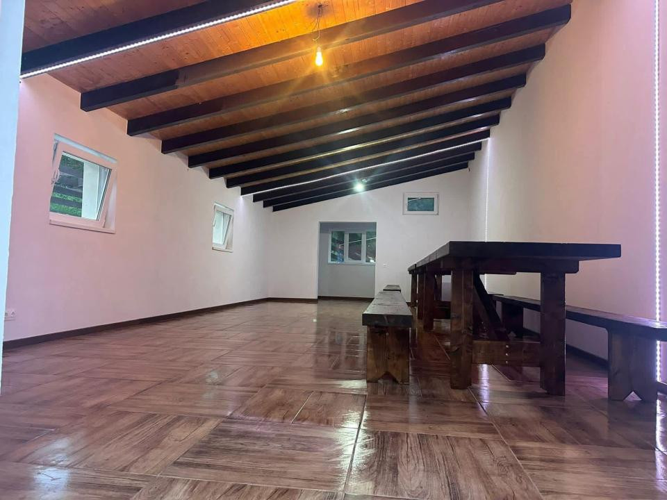 Cabana la Lac Colibița 8 camere, terase si 1650 mp teren