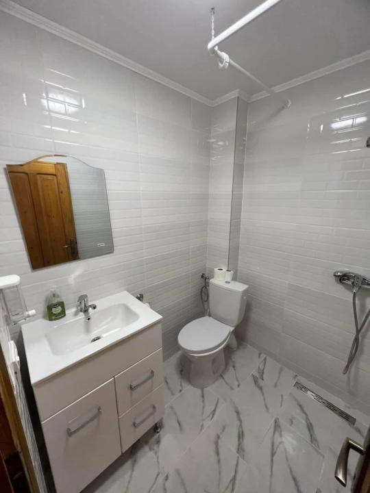 Cabana la Lac Colibița 8 camere, terase si 1650 mp teren