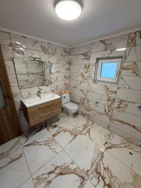 Cabana la Lac Colibița 8 camere, terase si 1650 mp teren