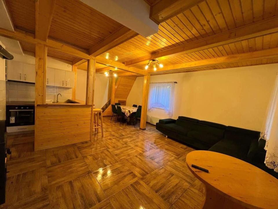Cabana la Lac Colibița 8 camere, terase si 1650 mp teren