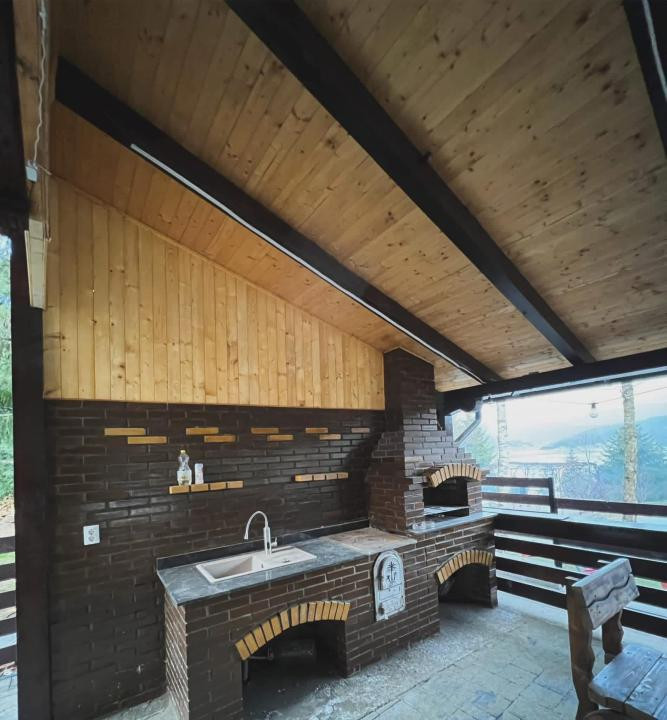 Cabana la Lac Colibița 8 camere, terase si 1650 mp teren