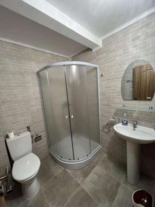Cabana la Lac Colibița 8 camere, terase si 1650 mp teren