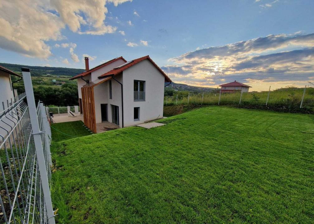 Casa individuala 4 camere semifinisata, 500mp teren, materiale premium