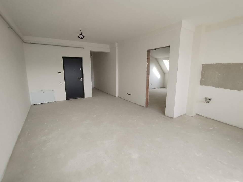 Apartament unic de vanzare, 4 camere, terasa acoperita, Zona Cetatii