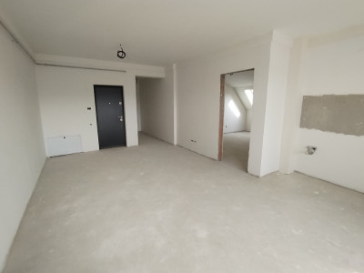 Apartament unic de vanzare, 4 camere, terasa acoperita, Zona Cetatii