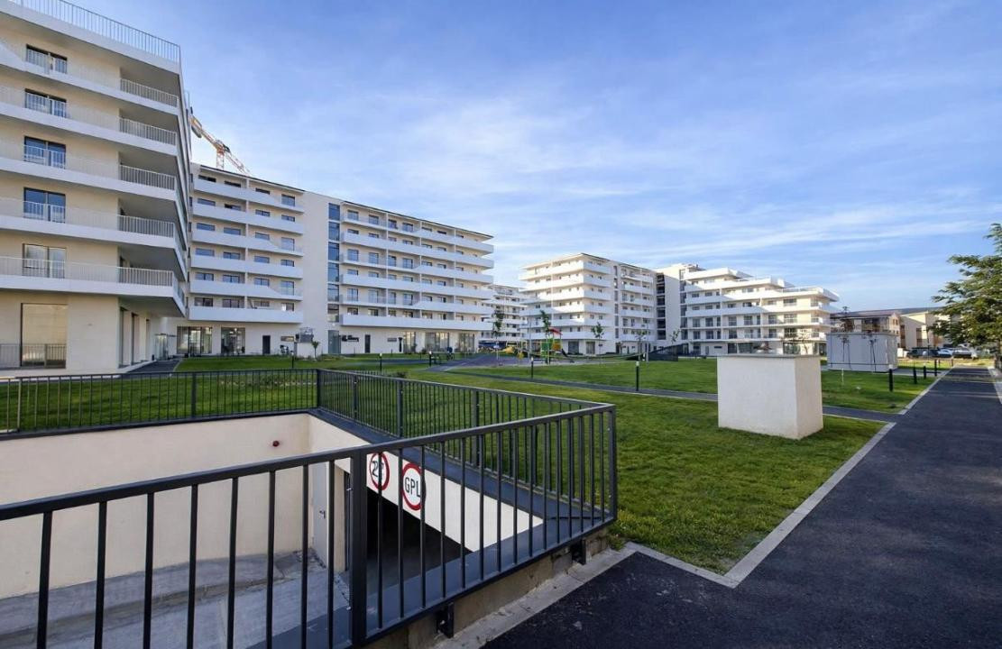 Apartament cu 2 camere,etaj intermediar,parcare subterama,zona Eroilor
