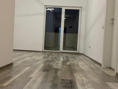 Apartament cu 2 camere,etaj intermediar,parcare subterama,zona Eroilor
