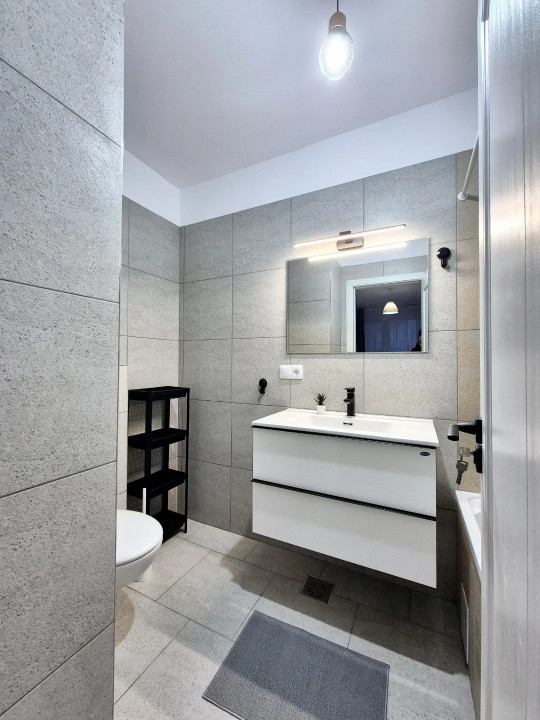 Apartament cu 3 camere, decomandat, loc de parcare, zona Poligonului