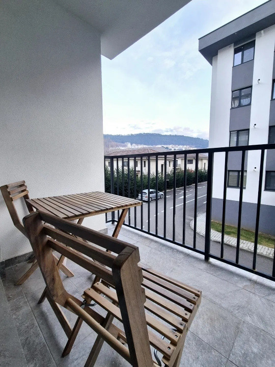 Apartament cu 3 camere, decomandat, loc de parcare, zona Poligonului