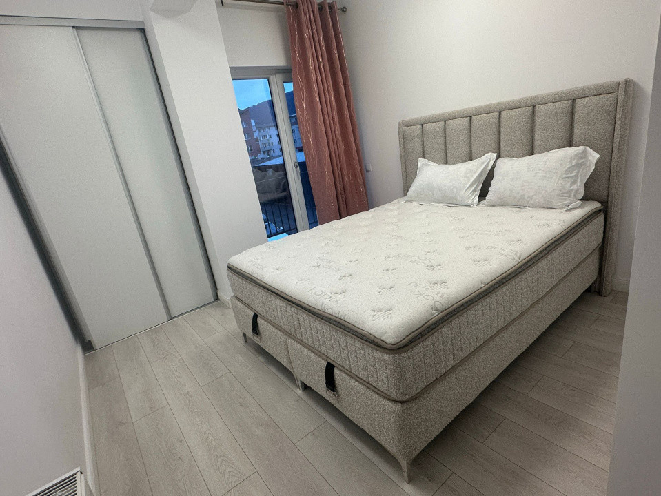 Apartament cu 3 camere, semidecomandat, zona Eroilor, Floresti.