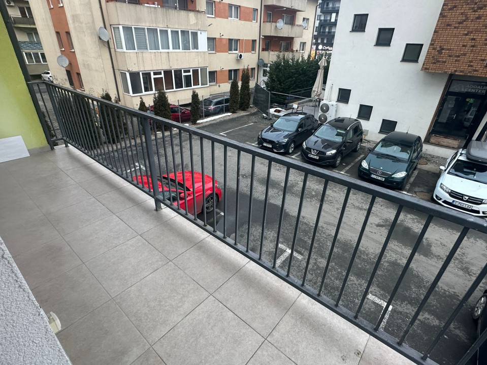 Apartament cu 3 camere, semidecomandat, zona Eroilor, Floresti.