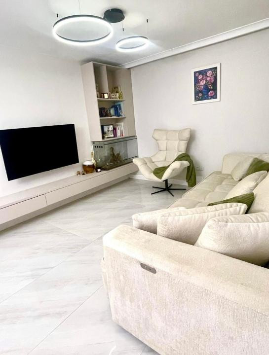 apartament,etaj intermediar si parcare,zona Sopor