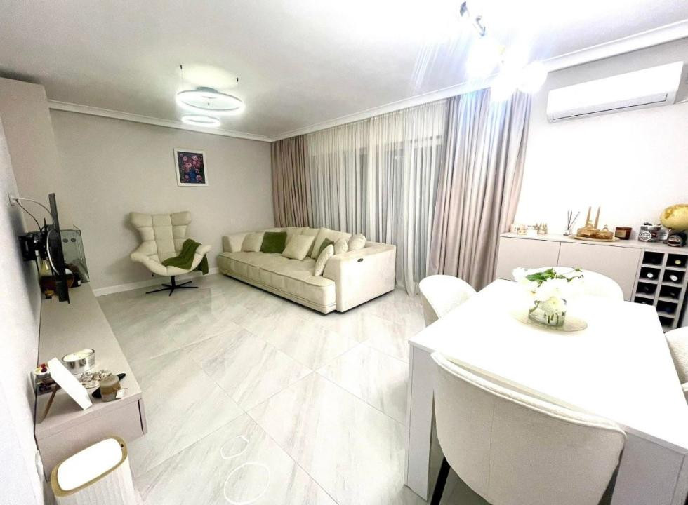 apartament,etaj intermediar si parcare,zona Sopor
