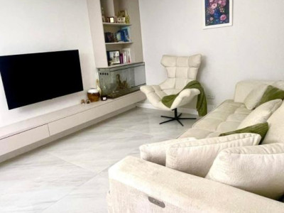 apartament,etaj intermediar si parcare,zona Sopor