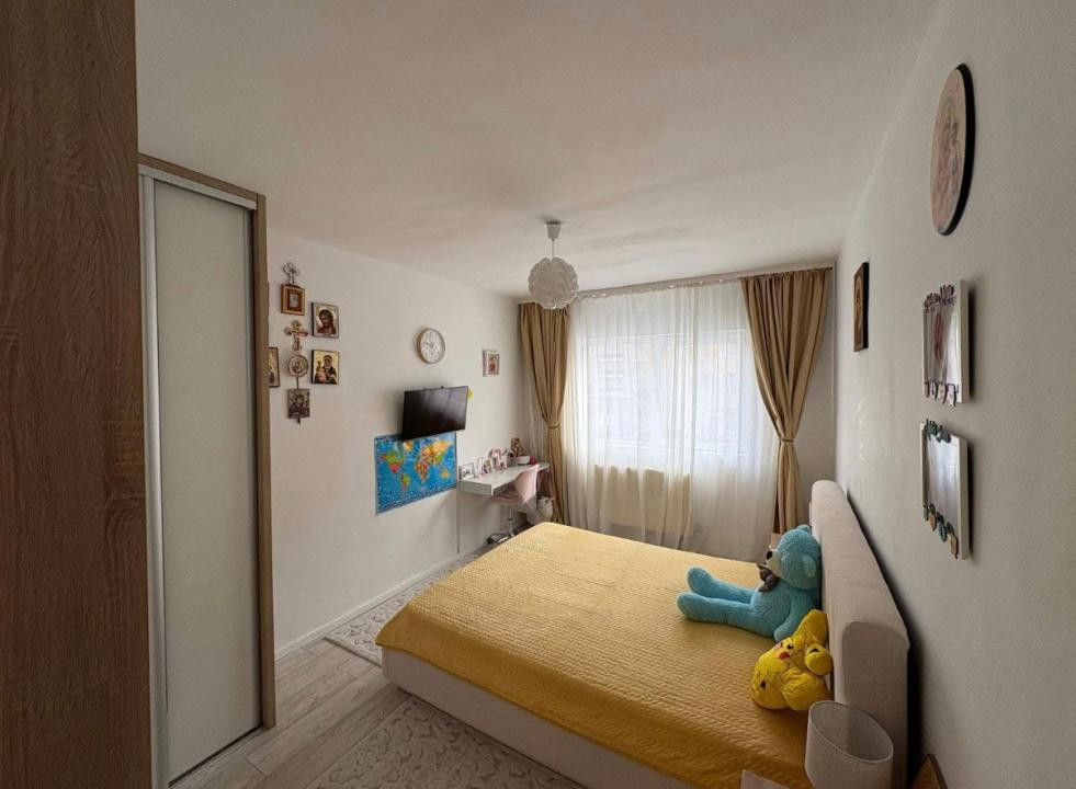 APARTAMENT CU 2 CAMERE,ETAJ INTERMEDIAR,PARCARE, ZONA FLORILOR