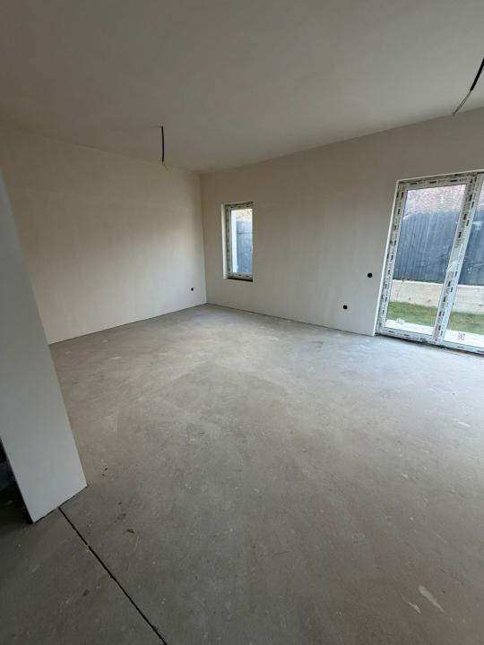 Triplex 112 mp utili, teren 180mp, ansamblu privat, Floresti