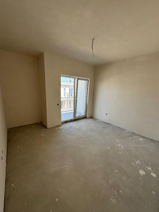 Triplex 112 mp utili, teren 180mp, ansamblu privat, Floresti