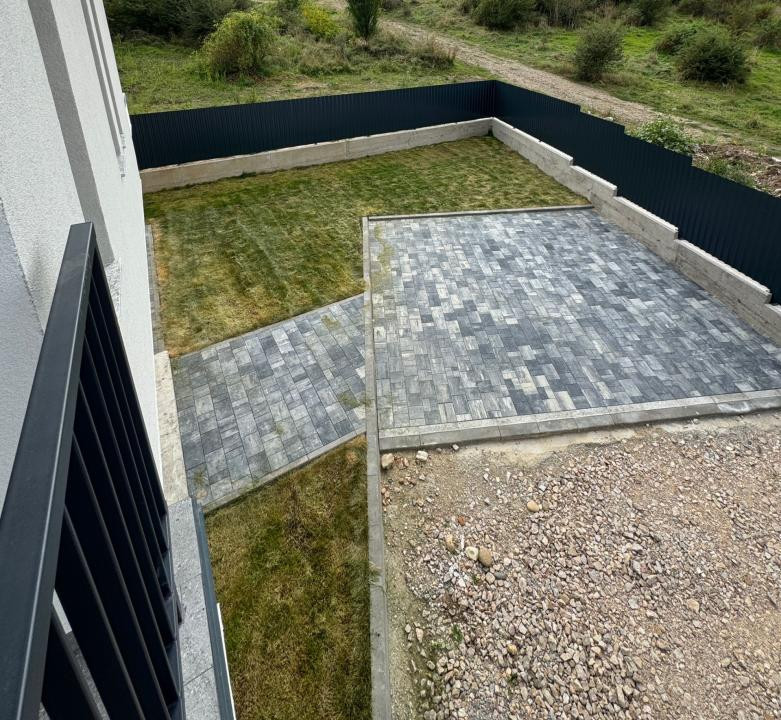 Triplex 112 mp utili, teren 180mp, ansamblu privat, Floresti