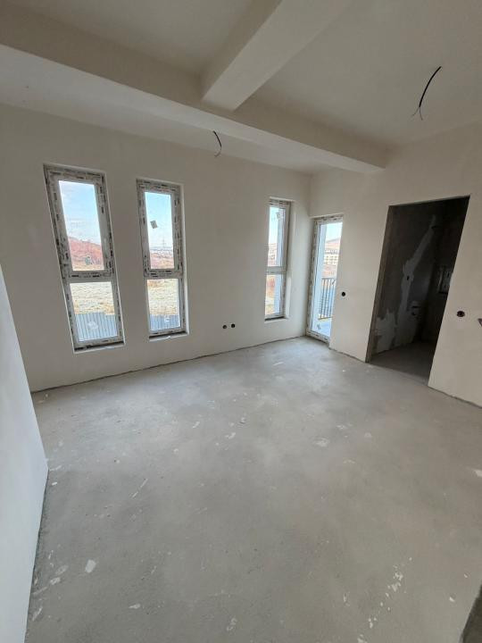 Triplex 112 mp utili, teren 180mp, ansamblu privat, Floresti