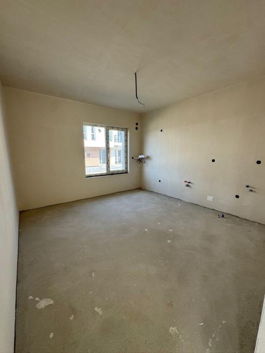 Triplex 112 mp utili, teren 180mp, ansamblu privat, Floresti