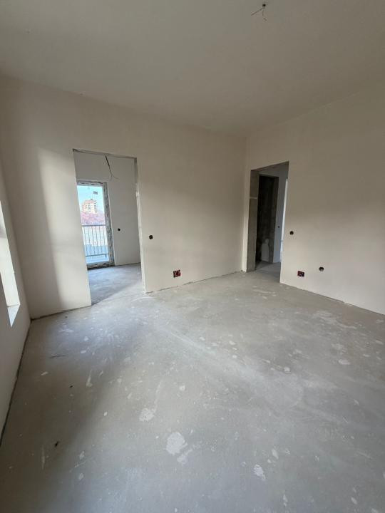 Triplex 112 mp utili, teren 180mp, ansamblu privat, Floresti