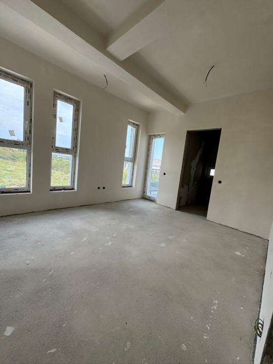 Triplex 112 mp utili, teren 180mp, ansamblu privat, Floresti
