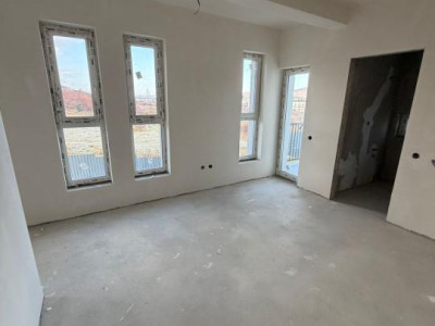 Triplex 112 mp utili, teren 180mp, ansamblu privat, Floresti