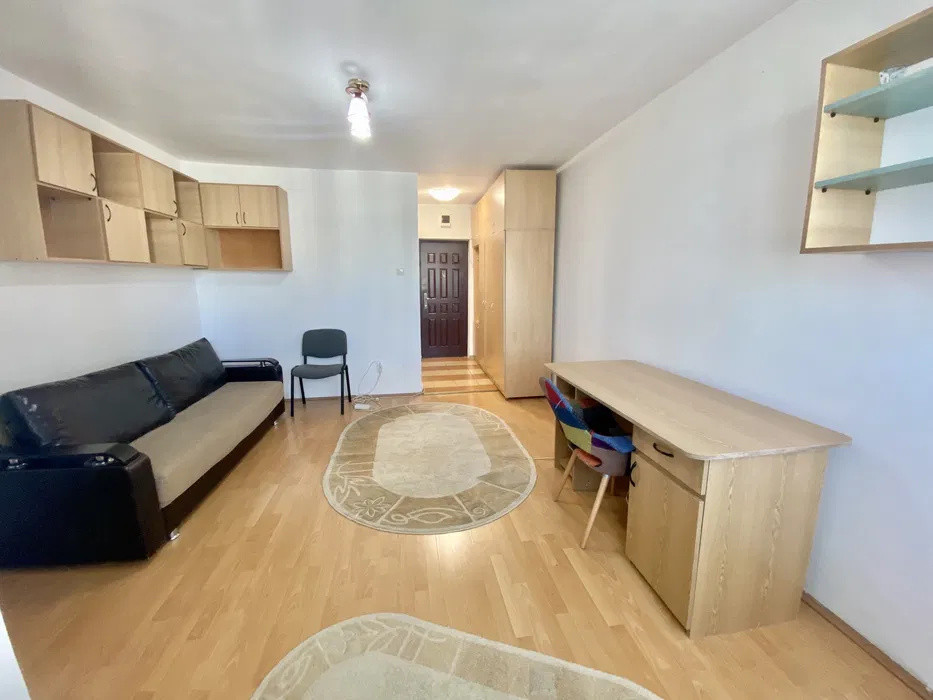 Garsoniera, 32mp, balcon, etaj intermediar, zona Detunata