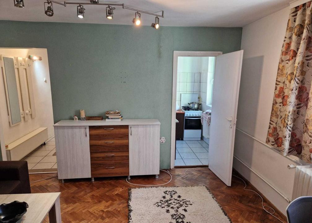 Apartament cu 2 camere, 40mp, etaj intermediar, zona Lacramiorelor