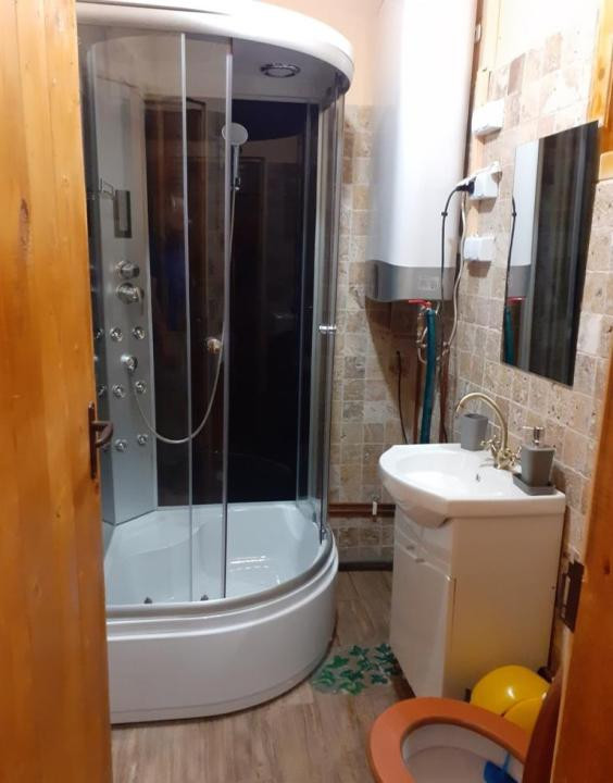 Cabana de vanzare, 8000 mp teren intravilan. Plopi