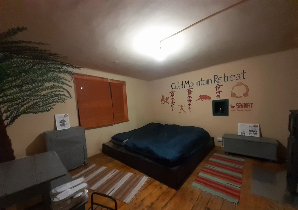 Cabana de vanzare, 8000 mp teren intravilan. Plopi