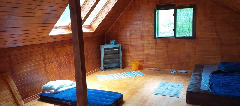 Cabana de vanzare, 8000 mp teren intravilan. Plopi