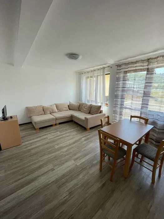 Apartament cu 2 camere, 44 mp, parcare, zona Terra