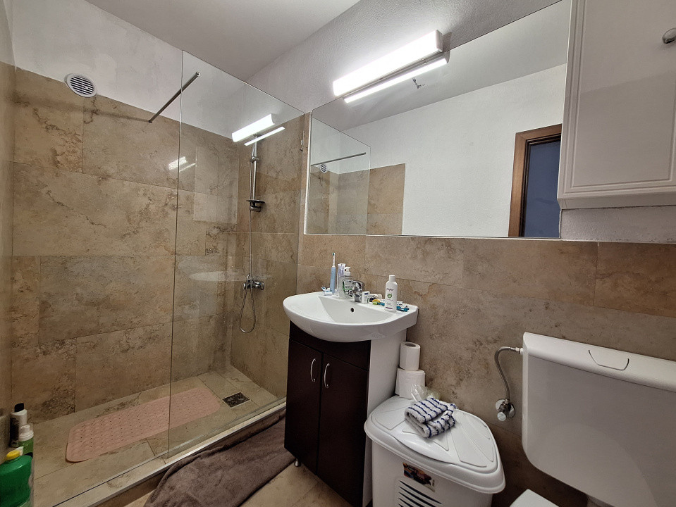 Apartament cu 2 camere, 44 mp, parcare, zona Terra