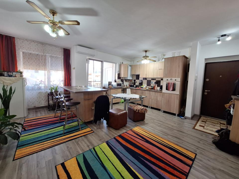 Apartament cu 3 camere, 58 mp, balcon, zona KIK