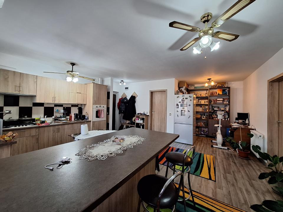 Apartament cu 3 camere, 58 mp, balcon, zona KIK