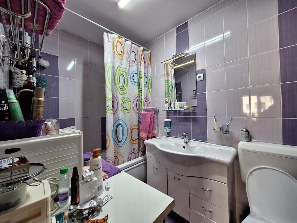Apartament cu 3 camere, 58 mp, balcon, zona KIK