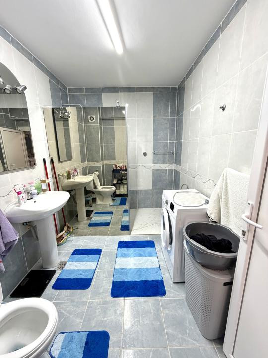 Apartament 58 mp utili+balcon ,zona Florilor,et 1 