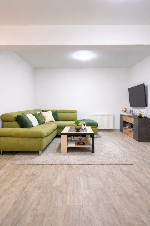 Apartament 58 mp utili+balcon ,zona Florilor,et 1 