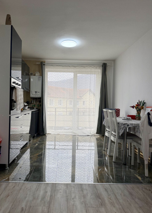 Apartament 58 mp utili+balcon ,zona Florilor,et 1 