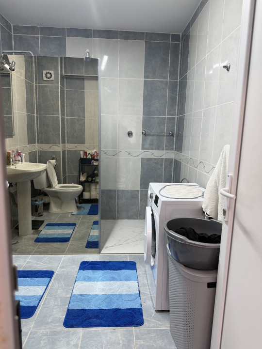 Apartament 58 mp utili+balcon ,zona Florilor,et 1 