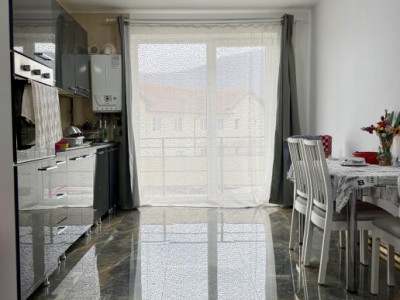 Apartament 58 mp utili+balcon ,zona Florilor,et 1 